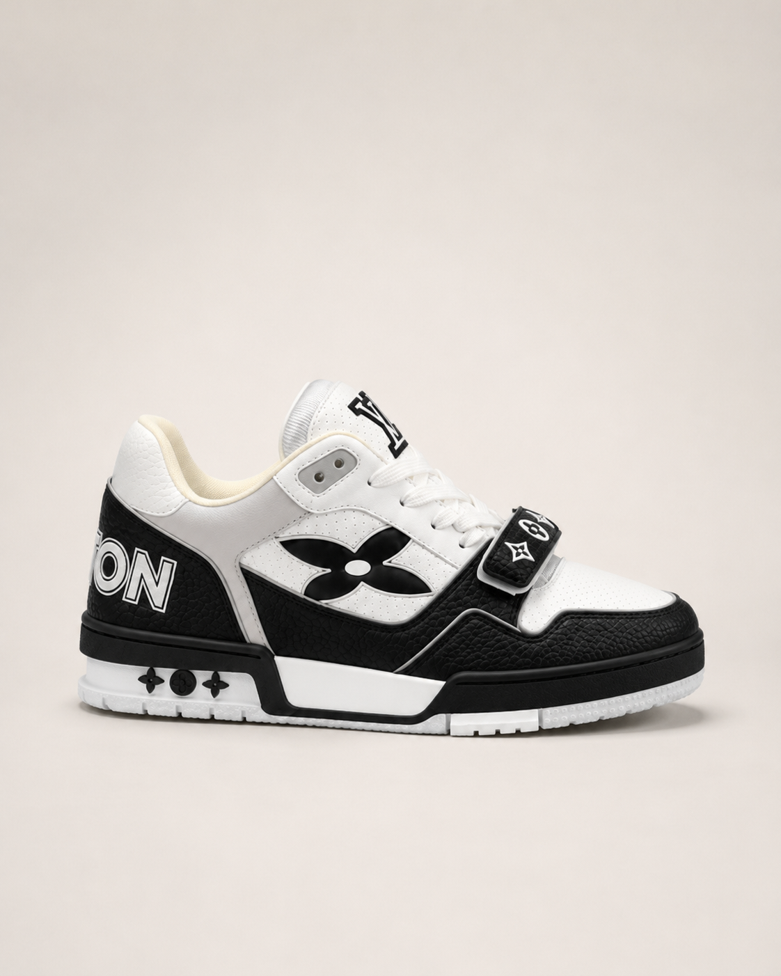 LOUIS VUITTON BLACk & WHITE MONOGRAM FLOWER
